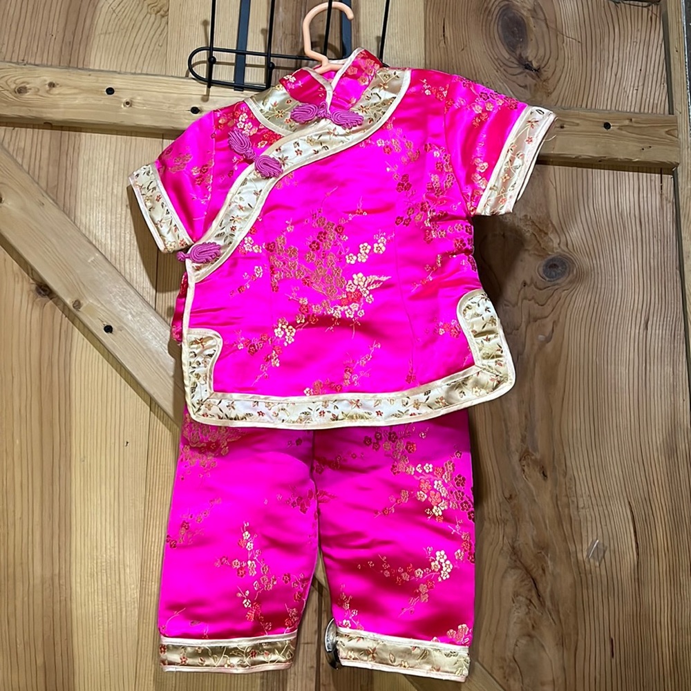 Girls Authentic Gaoji kids Tongzhuang Satin Kimono size 2 pink and gold